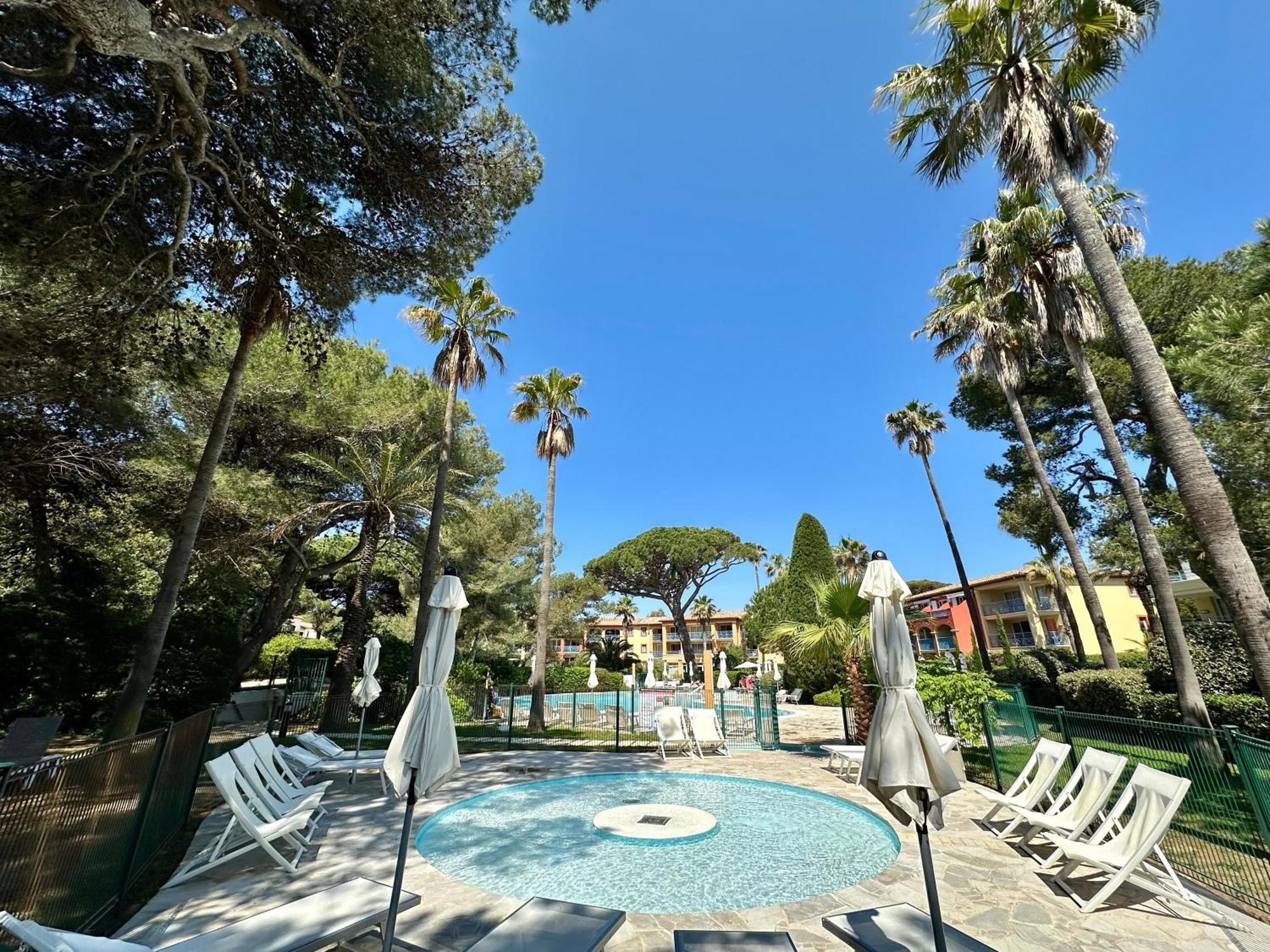 Badine Beach 5P Plage Piscine Balneo Clim Jardin Exotique Hyères Exterior foto